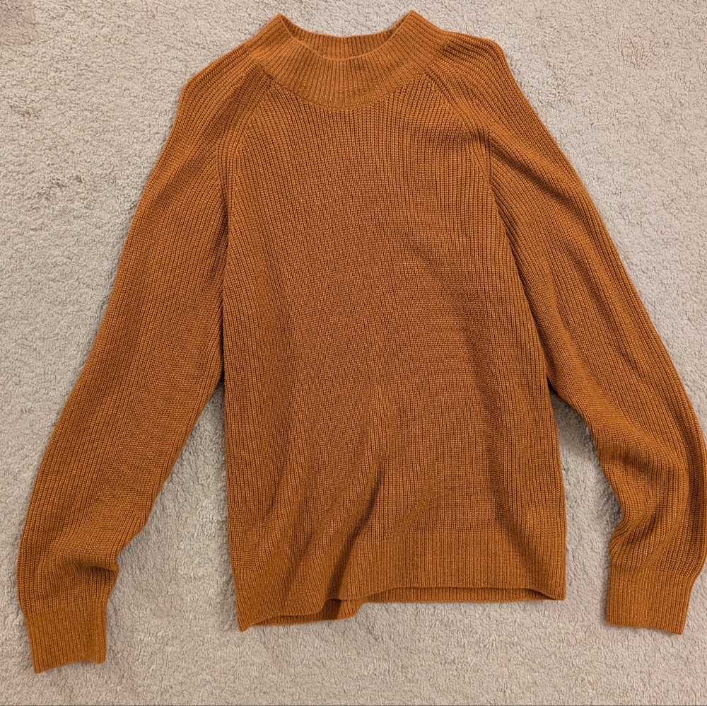 Uniqlo Men's Mockneck Sweater in Burnt Orange